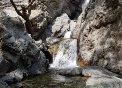 سقوط مرد جوان از آبشار به علت عکاسی