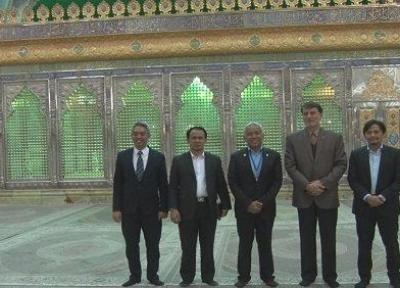 یک مقام اندونزیایی به ساحت امام خمینی(س) ادای احترام کرد