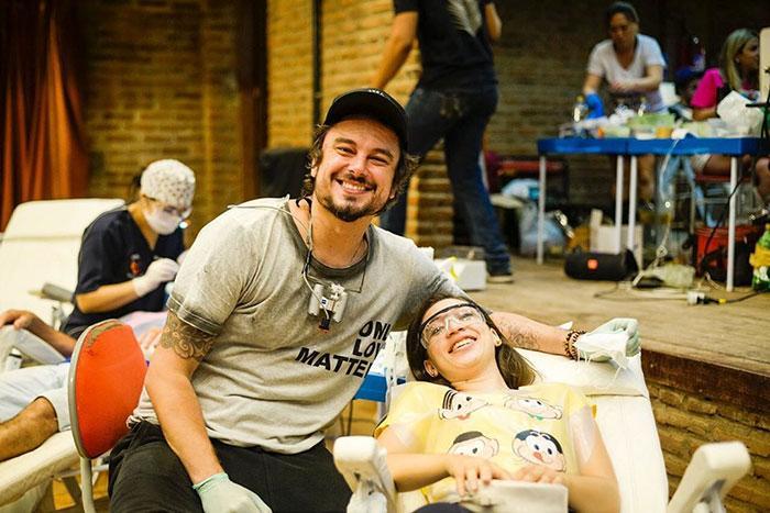 یک دندانپزشک برزیلی که با تاسیس یک NGO، لبخند فقیرترین آدم های زمین را دوباره زیبا می نماید!