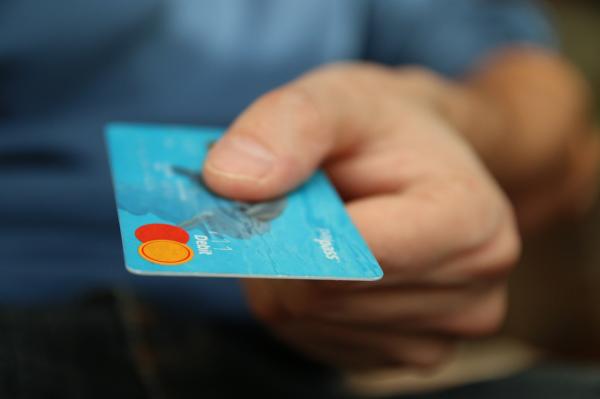 بهترین کارت اعتباری کانادا: راهنمای جامع برای انتخاب و استفاده هوشمندانه