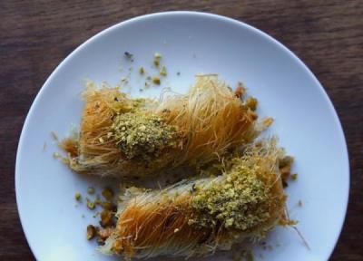 طرز تهیه باقلوا رشته ای با 24 نکته طلایی ، چطور برش بزنم که خرد نشه؟